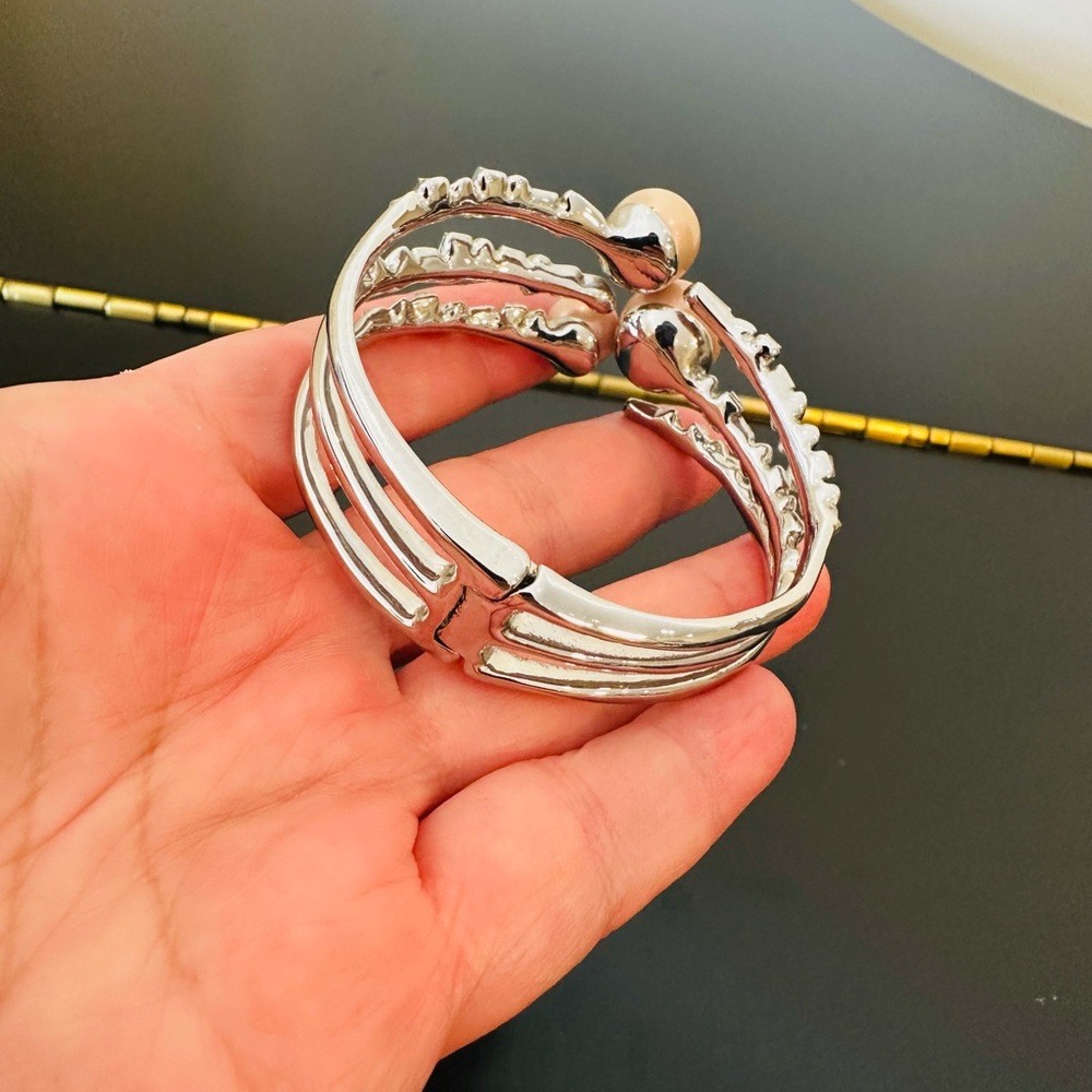 Alexis Bittar RARE Luxury authentic formal pearl Crystal Statement Cuff/Bracelet - Picture 8 of 17